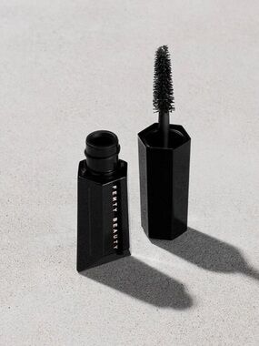 Fenty Beauty Hella Thic Black Volumizing Mascara 6.5ml